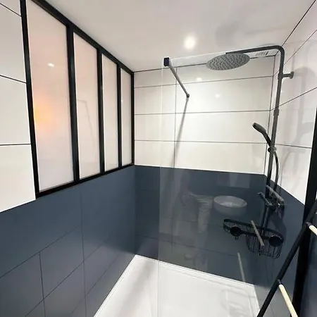 Apartamento /sacré Studio/parking Privé/wifi